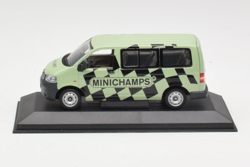 Volkswagen T5 Bus Zelen Minichamps 1:43 T5002 Kovina