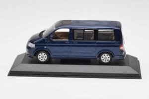 Volkswagen T5 Bus Shadow Blue Minichamps 1:43 842902102 Kovina