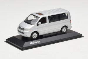 Volkswagen T5 Bus Srebrna Minichamps 1:43 T5003 Kovina – slika 2 od 4