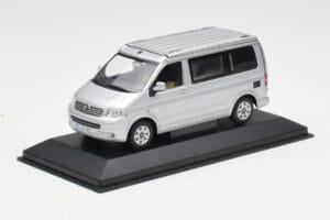 Volkswagen T5 California Srebrn Minichamps 1:43 7H8099300GPA7W Kovina – slika 2 od 4