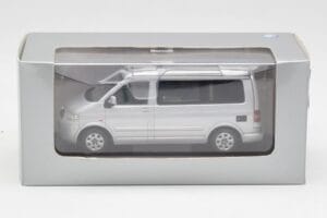 Volkswagen T5 California Srebrn Minichamps 1:43 7H8099300GPA7W Kovina – slika 4 od 4