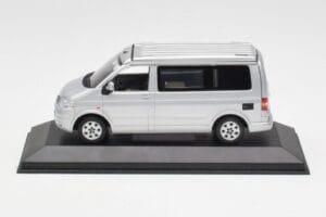 Volkswagen T5 California Srebrn Minichamps 1:43 7H8099300GPA7W Kovina