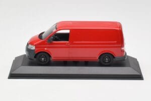Volkswagen T5 Dostavno Vozilo Rdeč & Črna Kolesa Minichamps 1:43 400052260-B Kovina