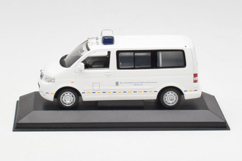 Volkswagen T5 Multivan Bundeswehr Zdravnik Nujne Pomoči Prototip Minichamps 1:43 400052291-P1 Kovina