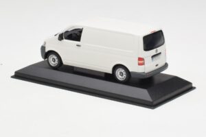 Volkswagen T5 Transporter Bel Minichamps 1:43 T5002-B Kovina – slika 3 od 4
