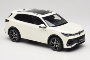 Volkswagen Tiguan R-Line Oryx White Pearl Otto 1:18 OT1219 Smola – slika 4 od 6