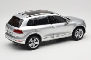 Volkswagen Touareg 7L Silver Metallic Kyosho 1:18 8821CS Kovina – slika 3 od 8