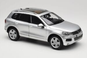 Volkswagen Touareg 7L Silver Metallic Kyosho 1:18 8821CS Kovina – slika 6 od 8