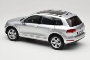 Volkswagen Touareg 7L Silver Metallic Kyosho 1:18 8821CS Kovina – slika 7 od 8