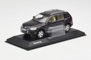 Volkswagen Touareg Siv Minichamps 1:43 TOUAREG001 Kovina – slika 2 od 4