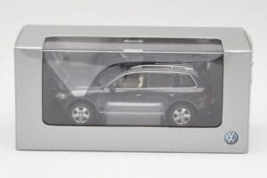 Volkswagen Touareg Siv Minichamps 1:43 TOUAREG001 Kovina – slika 4 od 4