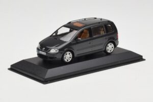 Volkswagen Touran 1T Temno Zelena Minichamps 1:43 400052101 Kovina – slika 2 od 4