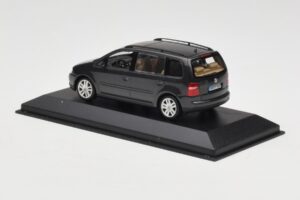 Volkswagen Touran 1T Temno Zelena Minichamps 1:43 400052101 Kovina – slika 3 od 4