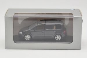 Volkswagen Touran 1T Temno Zelena Minichamps 1:43 400052101 Kovina – slika 4 od 4