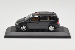 Volkswagen Touran 1T Temno Zelena Minichamps 1:43 400052101 Kovina