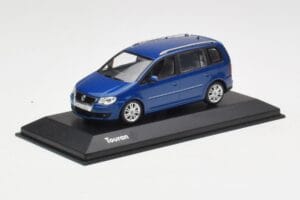 Volkswagen Touran Moder Minichamps 1:43 TOURAN002 Kovina – slika 2 od 4