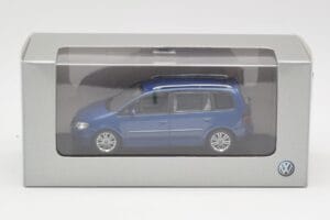 Volkswagen Touran Moder Minichamps 1:43 TOURAN002 Kovina – slika 4 od 4