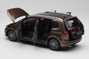 Volkswagen Touran 5T Rjava Paudi Model 1:18 ZVE000003BRA Kovina – slika 5 od 8