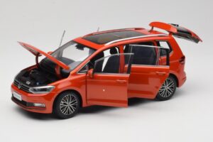 Volkswagen Touran 5T Oranžna Paudi Model 1:18 ZVE000003ORA Kovina – slika 2 od 8