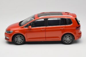 Volkswagen Touran 5T Oranžna Paudi Model 1:18 ZVE000003ORA Kovina – slika 4 od 8
