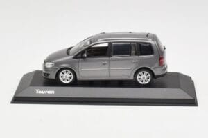 Volkswagen Touran Sport Platinum Grey Minichamps 1:43 TOURAN003 Kovina