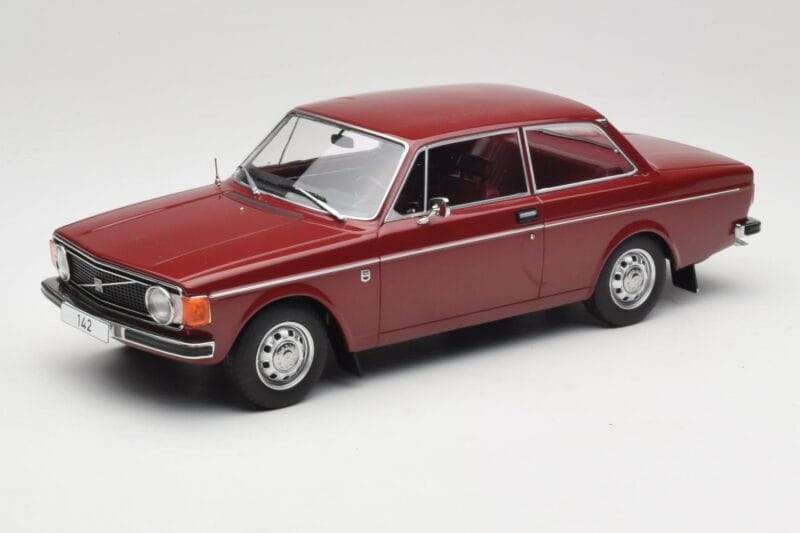 Volvo 142 Temno Rdeča MCG 1:18 MCG18443 Kovina