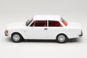 Volvo 142 Bela MCG 1:18 MCG18445 Kovina – slika 3 od 6