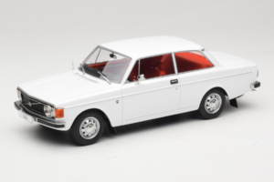 Volvo 142 Bela MCG 1:18 MCG18445 Kovina