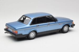 Volvo 240 GL Moder Metalik Minichamps 1:18 155171404 Kovina – slika 2 od 6