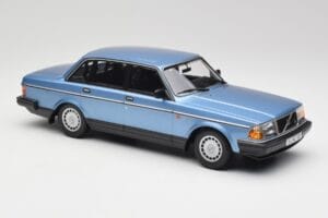 Volvo 240 GL Moder Metalik Minichamps 1:18 155171404 Kovina – slika 4 od 6