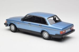 Volvo 240 GL Moder Metalik Minichamps 1:18 155171404 Kovina – slika 5 od 6