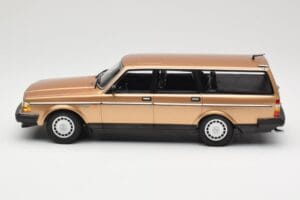 Volvo 240 GL Karavan Gold Metallic Minichamps 1:18 155171415 Kovina – slika 3 od 6