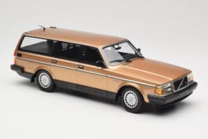 Volvo 240 GL Karavan Gold Metallic Minichamps 1:18 155171415 Kovina – slika 4 od 6