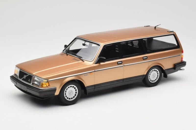 Volvo 240 GL Karavan Gold Metallic Minichamps 1:18 155171415 Kovina