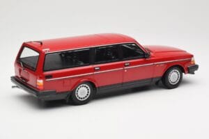 Volvo 240 GL Karavan Rdeč Minichamps 1:18 155171411 Kovina – slika 2 od 6