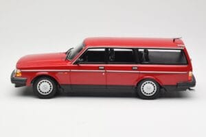 Volvo 240 GL Karavan Rdeč Minichamps 1:18 155171411 Kovina – slika 3 od 6
