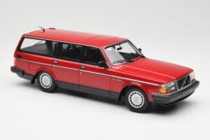Volvo 240 GL Karavan Rdeč Minichamps 1:18 155171411 Kovina – slika 4 od 6