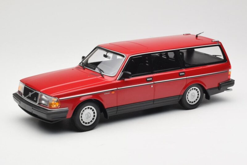 Volvo 240 GL Karavan Rdeč Minichamps 1:18 155171411 Kovina