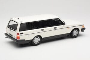 Volvo 240 GL Karavan Bel Minichamps 1:18 155171412 Kovina – slika 2 od 6