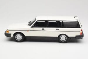 Volvo 240 GL Karavan Bel Minichamps 1:18 155171412 Kovina – slika 3 od 6