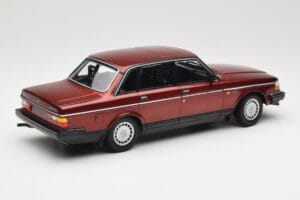 Volvo 240 GL Dark Red Metallic Minichamps 1:18 155171406 Kovina – slika 2 od 6