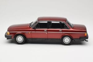 Volvo 240 GL Dark Red Metallic Minichamps 1:18 155171406 Kovina – slika 3 od 6