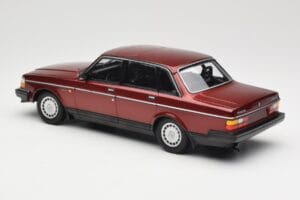 Volvo 240 GL Dark Red Metallic Minichamps 1:18 155171406 Kovina – slika 5 od 6