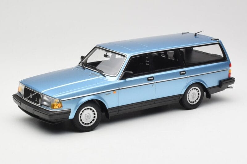 Volvo 240 GL Estate Blue Metallic Minichamps 1:18 155171414 Kovina
