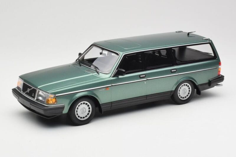 Volvo 240 GL Estate Green Metallic Minichamps 1:18 155171410 Kovina