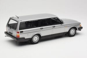 Volvo 240 GL Estate Srebrn Minichamps 1:18 155171416 Kovina – slika 2 od 6