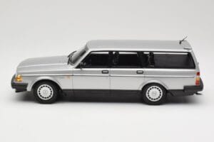 Volvo 240 GL Estate Srebrn Minichamps 1:18 155171416 Kovina – slika 3 od 6