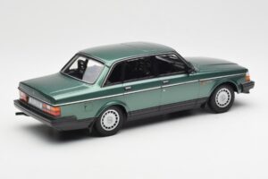 Volvo 240 GL Zelena Metalik Minichamps 1:18 155171400 Kovina – slika 2 od 6