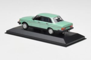 Volvo 240 GL Zelena Metalik Minichamps 1:43 400171402 Kovina – slika 3 od 4