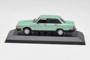 Volvo 240 GL Zelena Metalik Minichamps 1:43 400171402 Kovina